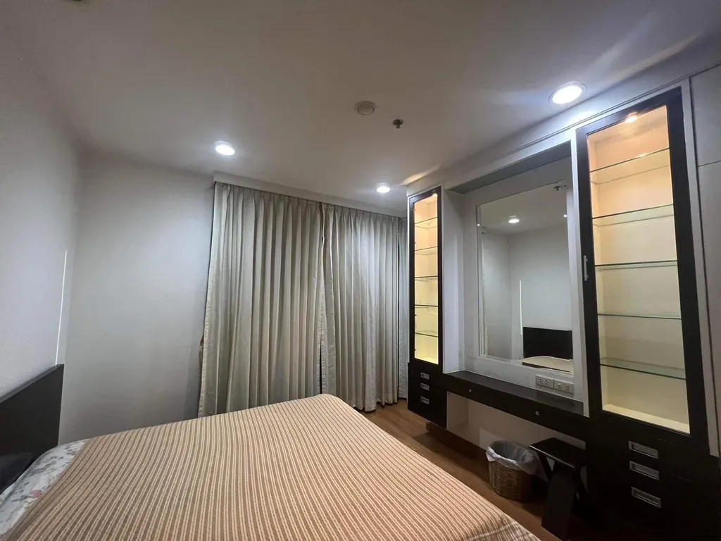 Chambre de l'appartement 2 chambre(s) (54 m²) à Sathorn House Condominium