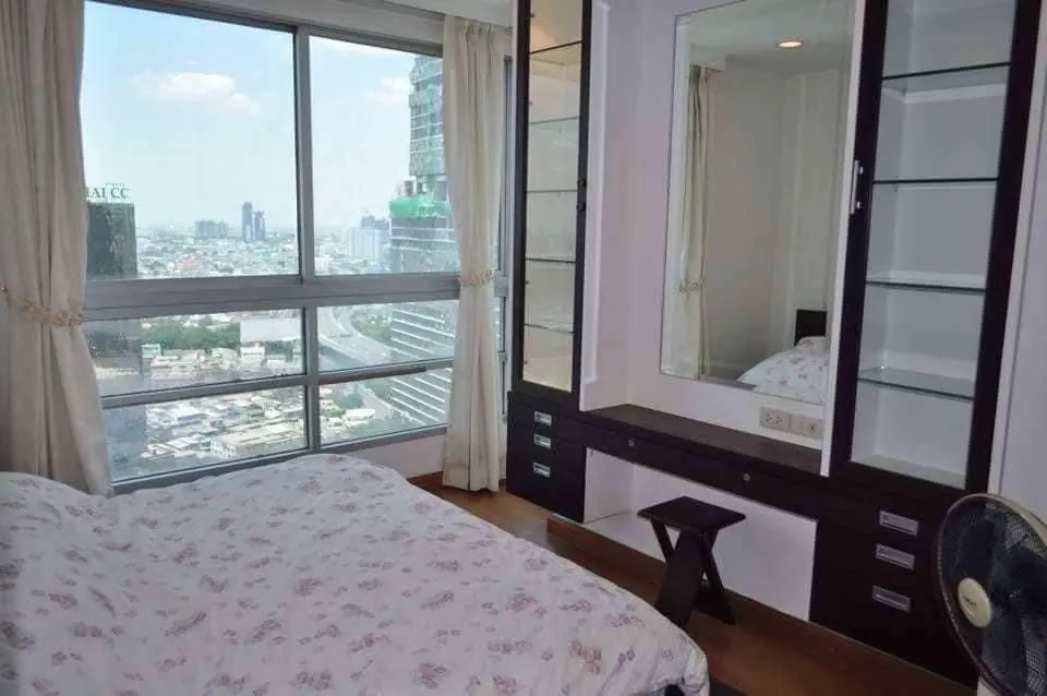 Chambre (vue 3) de l'appartement 2 chambre(s) (54 m²) à Sathorn House Condominium