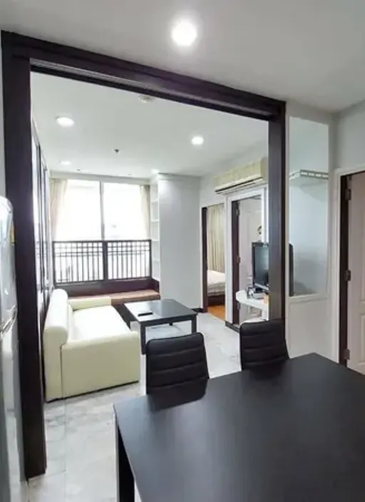 Photo 1 of listing DA-3019100: 2-bedroom condo (54 sq.m.) at Sathorn House Condominium
