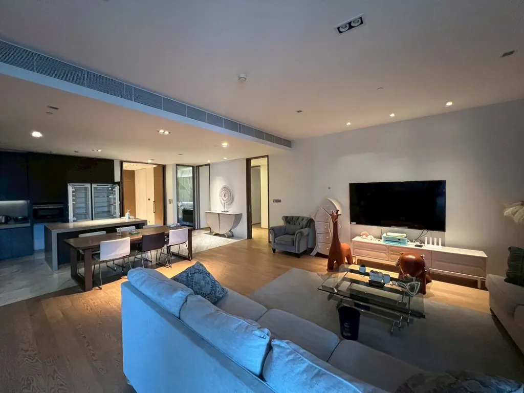 Photo 2 of listing DA-3025703: 3-bedroom condo (225.85 sq.m.) at Saladaeng One