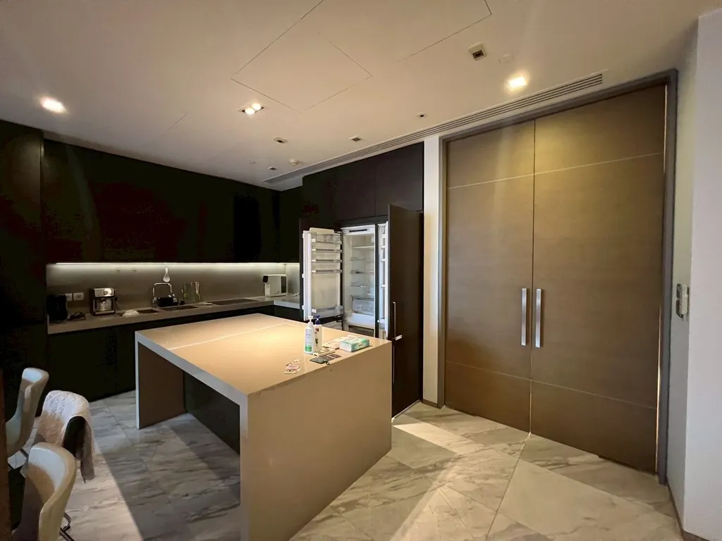 Photo 6 of listing DA-3025703: 3-bedroom condo (225.85 sq.m.) at Saladaeng One