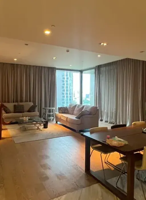 Photo 1 of listing DA-3025703: 3-bedroom condo (225.85 sq.m.) at Saladaeng One