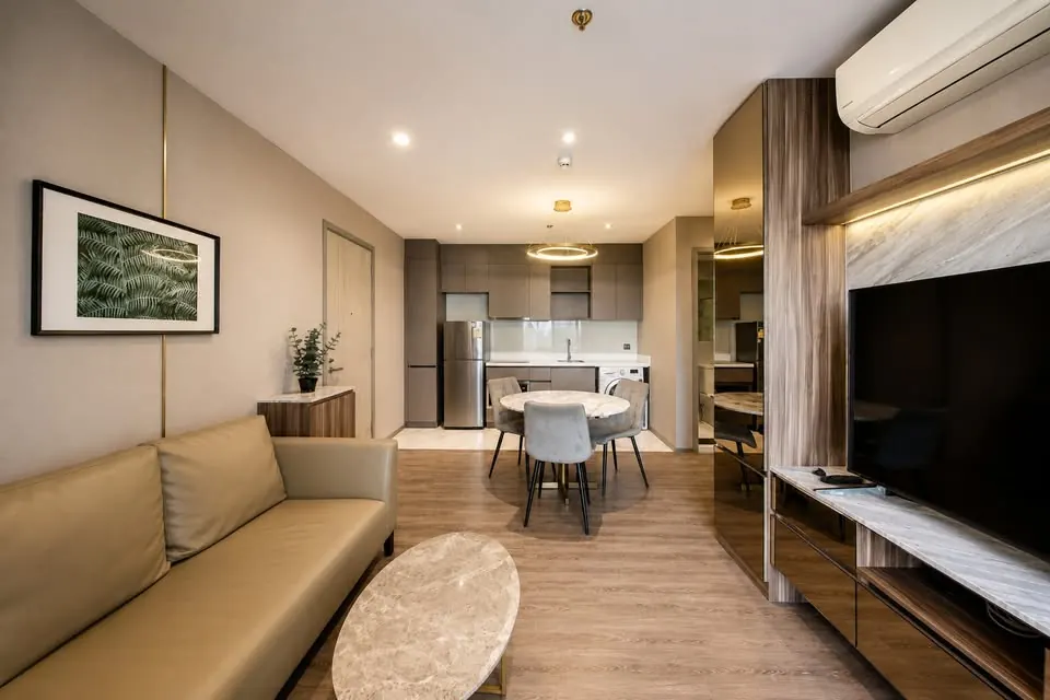 Living room (view 2) of the 2-bedroom condo (70 sq.m.) at Rhythm Ekkamai