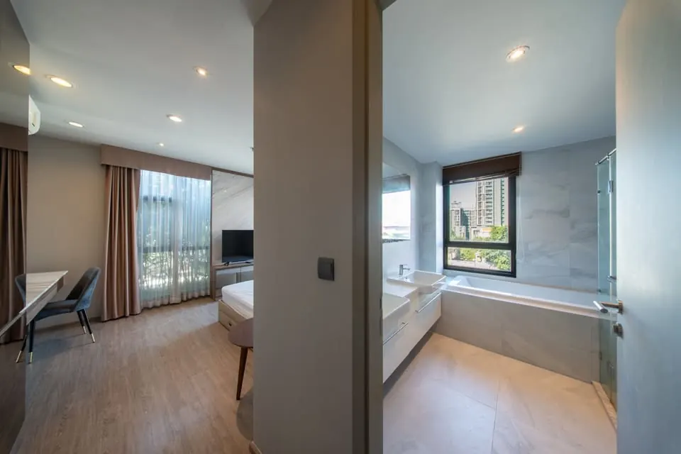 Bedroom of the 2-bedroom condo (70 sq.m.) at Rhythm Ekkamai