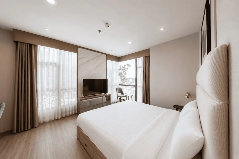 Bedroom (view 2) of the 2-bedroom condo (70 sq.m.) at Rhythm Ekkamai