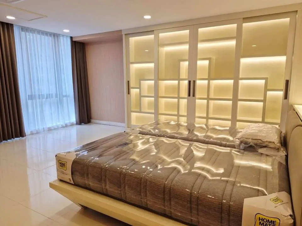 Schlafzimmer (Ansicht 2) der 3-Zimmer-Wohnung (276 m²) im Lumpini Park View