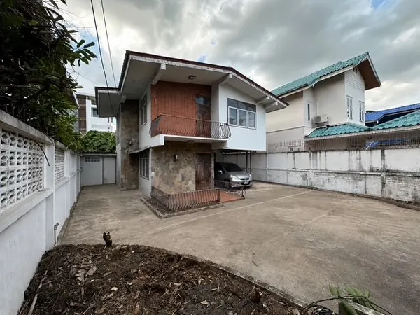 Cover photo of listing DA-3044860: 3-bedroom house (150 sq.m.) in Ekkamai