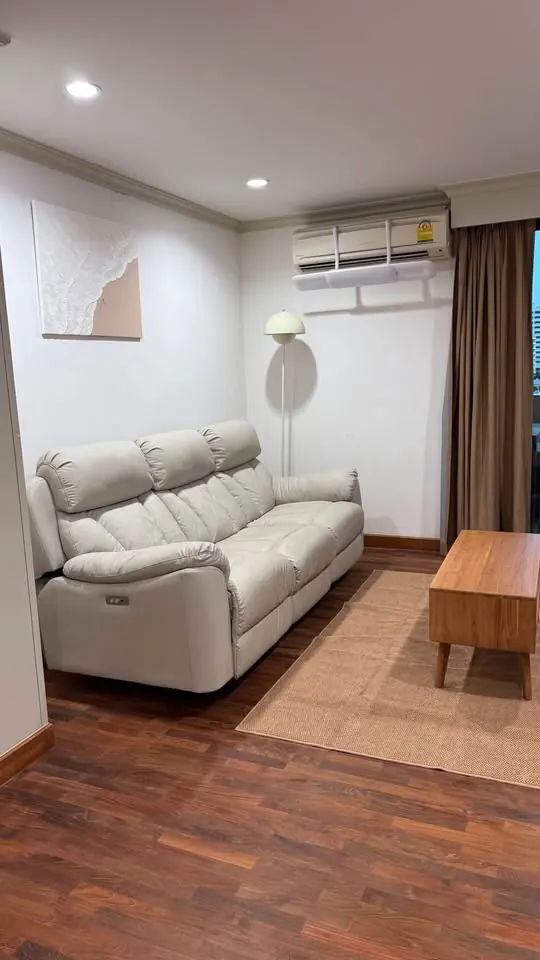 Living room (view 3) of the 1-bedroom condo (54.5 sq.m.) at Sampoom Garden Condominium