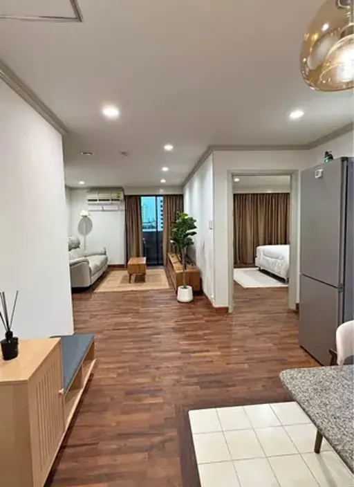 Living room of the 1-bedroom condo (54.5 sq.m.) at Sampoom Garden Condominium