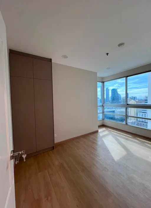 Photo 1 of listing DA-3066170: 2-bedroom condo (53 sq.m.) at Sathorn House Condominium