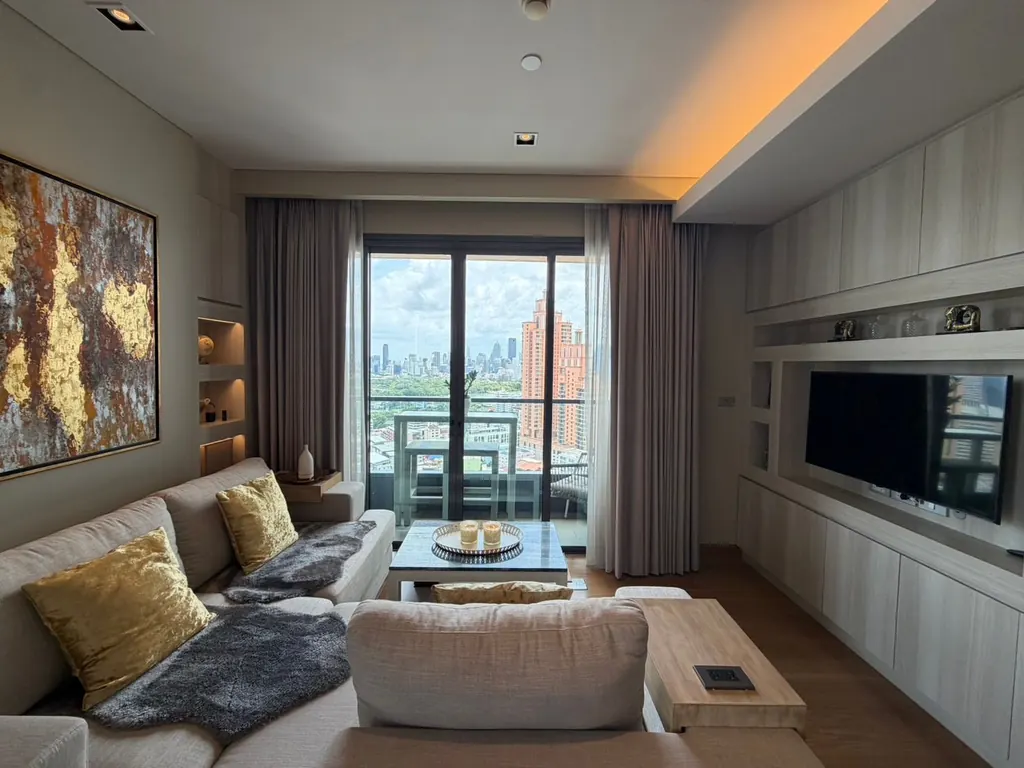 Living room of the 2-bedroom condo (54 sq.m.) at The Lumpini 24