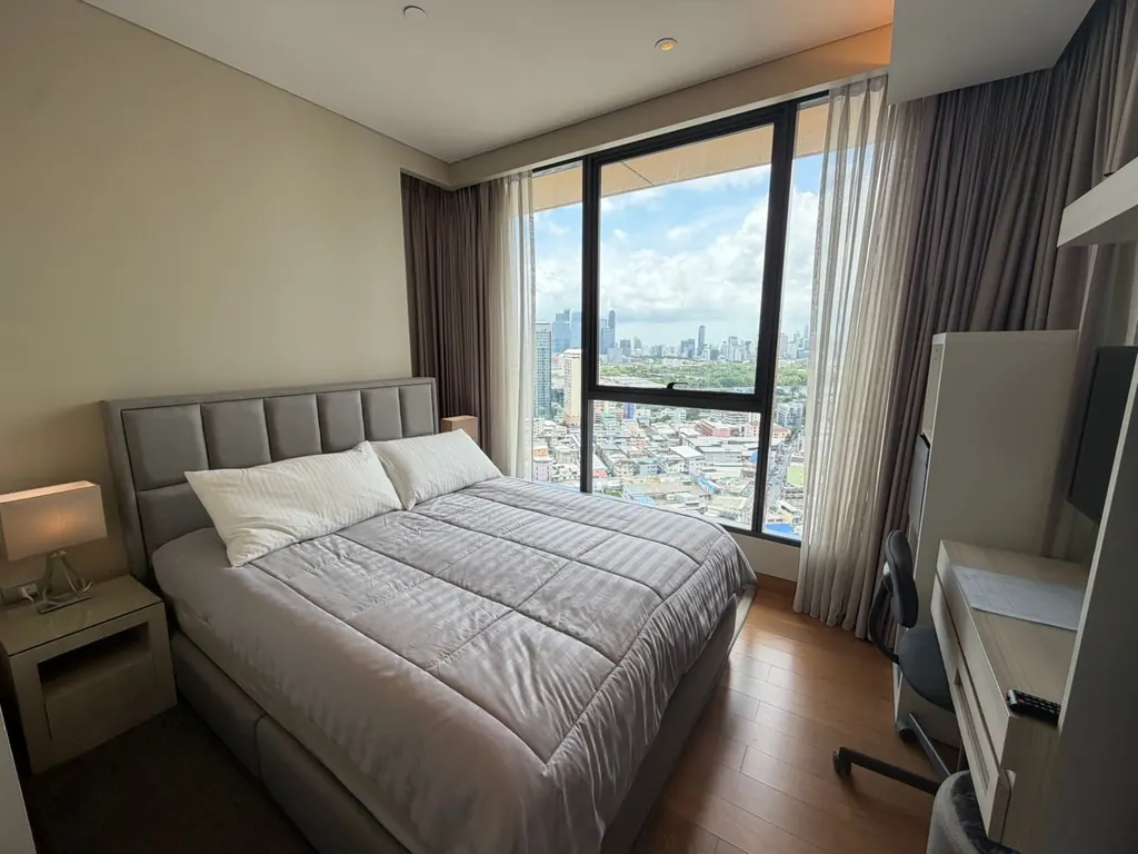 Bedroom of the 2-bedroom condo (54 sq.m.) at The Lumpini 24