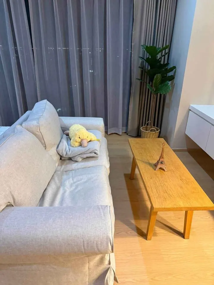 White fabric sofa and wooden coffee table by a tall window, unit DA-3103248