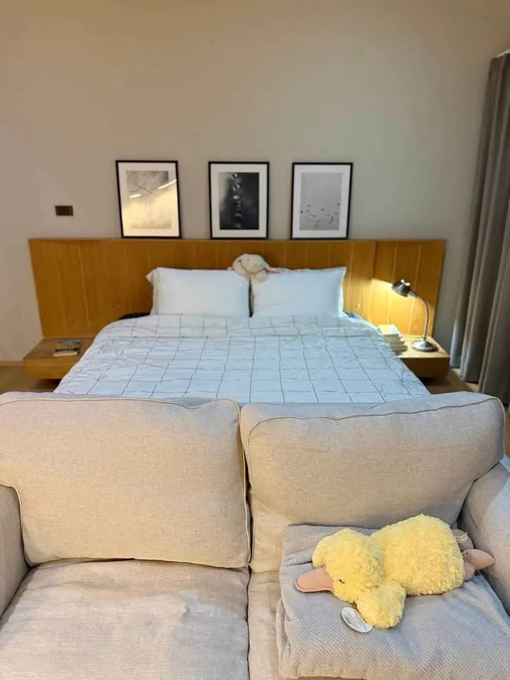 The bed seen from the white sofa, unit DA-3103248
