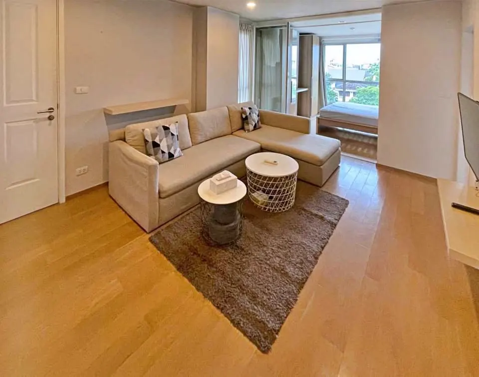 Hive Sukhumvit 65 ရှိ အိပ်ခန်း 1 ခန်းပါ ကွန်ဒို (40 စတုရန်းမီတာ) ၏ ဧည့်ခန်း (မြင်ကွင်း 2)