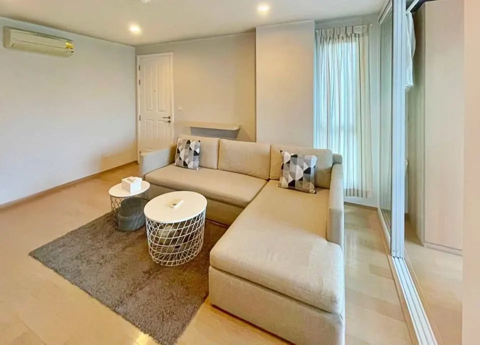 Hive Sukhumvit 65 ရှိ အိပ်ခန်း 1 ခန်းပါ ကွန်ဒို (40 စတုရန်းမီတာ) ၏ ဧည့်ခန်း (မြင်ကွင်း 3)
