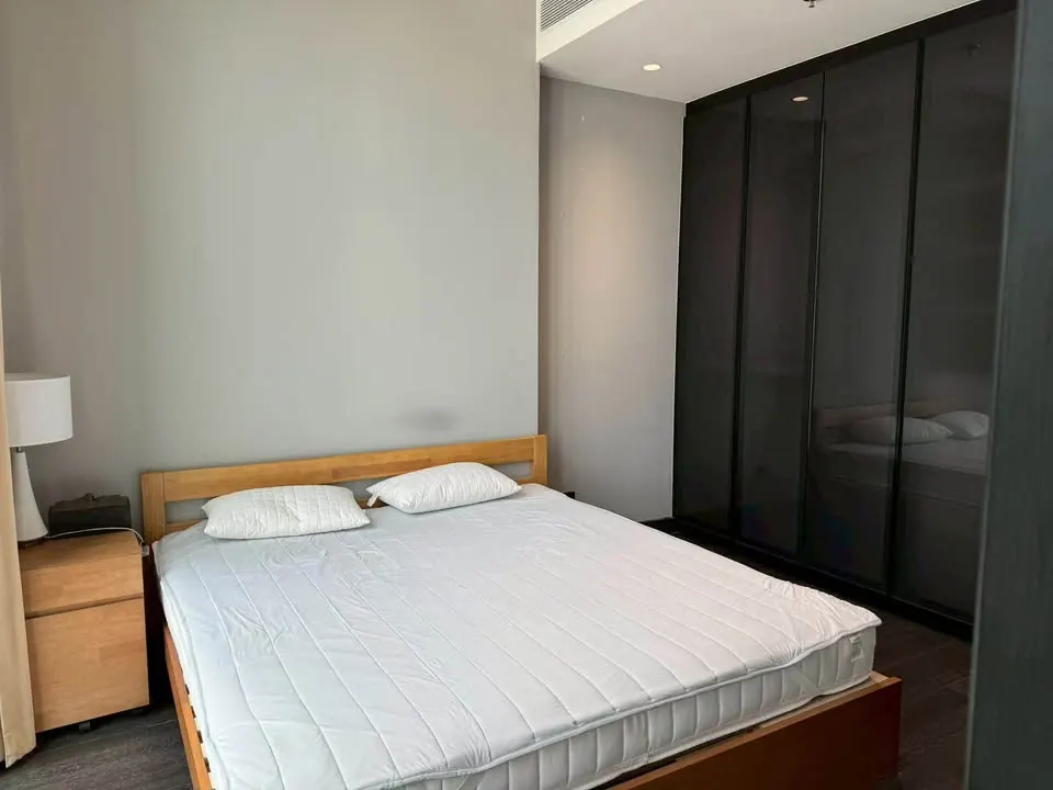 Bedroom of the 2-bedroom condo (72.5 sq.m.) at Tait Sathorn 12