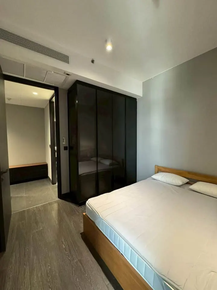 Bedroom (view 2) of the 2-bedroom condo (72.5 sq.m.) at Tait Sathorn 12