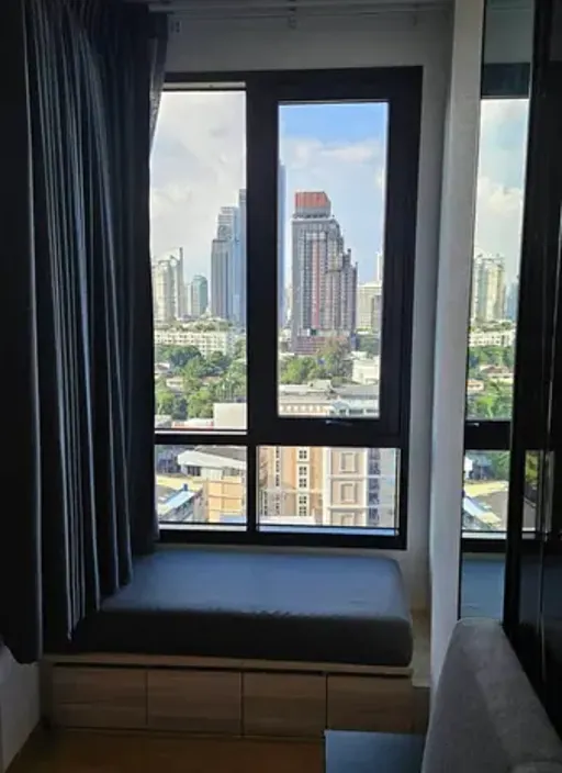 Bedroom of the 1-bedroom condo (30 sq.m.) at Maru Ekkamai 2