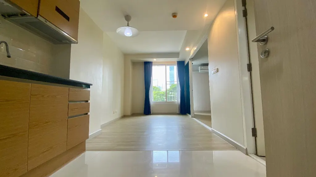 Focus On Saladaeng Condominium ရှိ အိပ်ခန်း 1 ခန်းပါ ကွန်ဒို (33.6 စတုရန်းမီတာ) ၏ ဧည့်ခန်း (ရှုခင်း 3)
