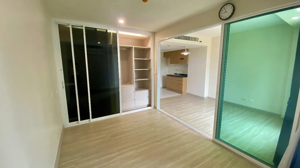 Focus On Saladaeng Condominium ရှိ အိပ်ခန်း 1 ခန်းပါ ကွန်ဒို (33.6 စတုရန်းမီတာ) ၏ ဧည့်ခန်း (ရှုခင်း 5)