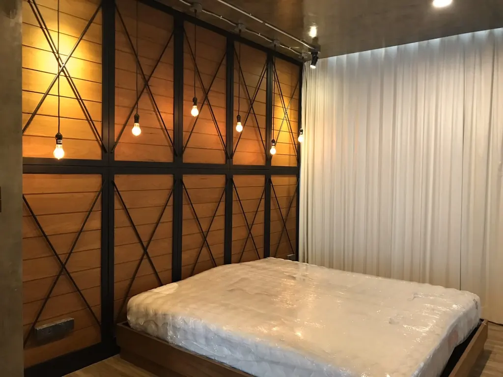 Bedroom of the 2-bedroom condo (78.5 sq.m.) at The Room Sathorn
