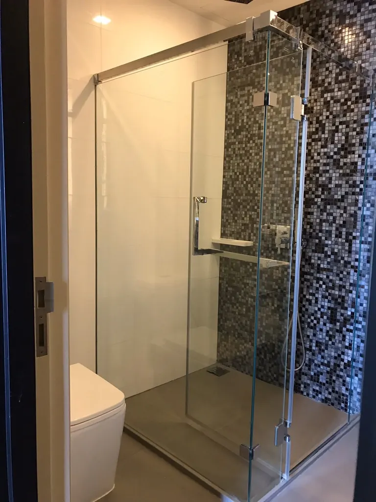 Bathroom (view 3) of the 2-bedroom condo (78.5 sq.m.) at The Room Sathorn