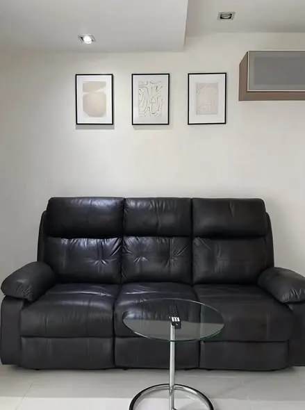 Living room (view 2) of the 1-bedroom condo (40 sq.m.) at Le Nice Ekkamai Condominium
