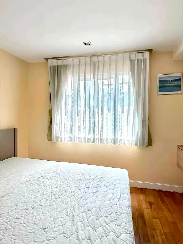 Bedroom (view 2) of the 1-bedroom condo (40 sq.m.) at Le Nice Ekkamai Condominium