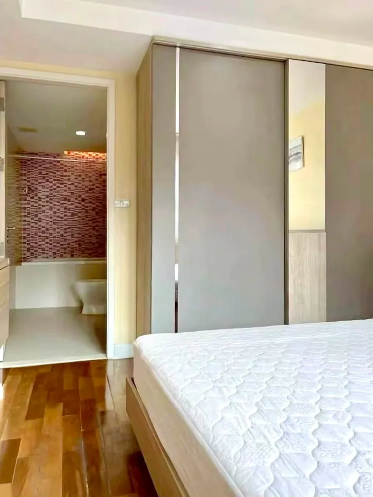 Bedroom (view 3) of the 1-bedroom condo (40 sq.m.) at Le Nice Ekkamai Condominium