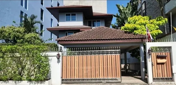 Cover photo of listing DA-3195007: 5-bedroom house (420 sq.m.) in Thonglor