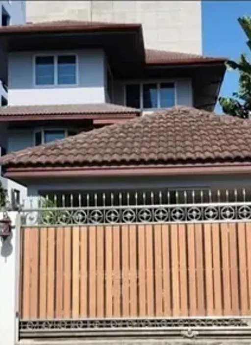 Cover photo of listing DA-3195007: 5-bedroom house (420 sq.m.) in Thonglor