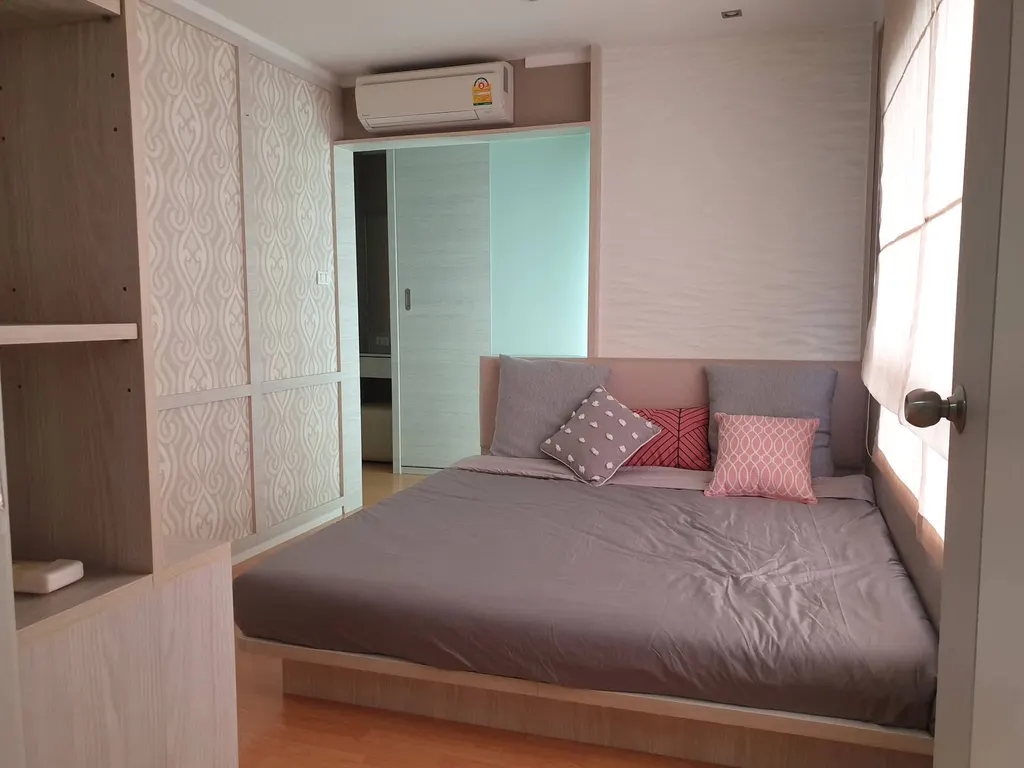 Lumpini Place Srinakarin-Huamak 2室公寓（52平方米）的卧室（景观2）