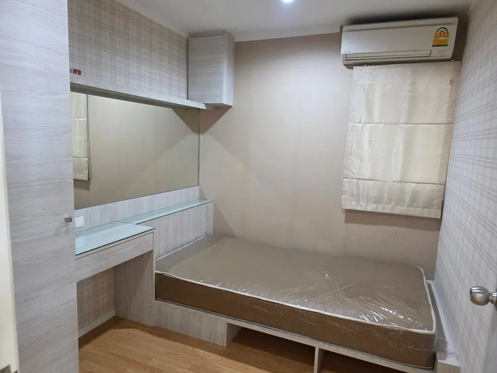 Lumpini Place Srinakarin-Huamak 2室公寓（52平方米）的卧室（景观3）