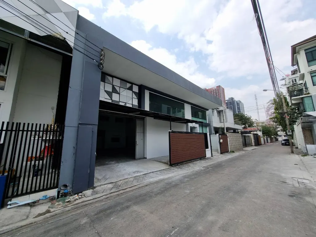 Photo 4 of listing DA-3197221: commercial building (shophouse) (440 sq.m.)