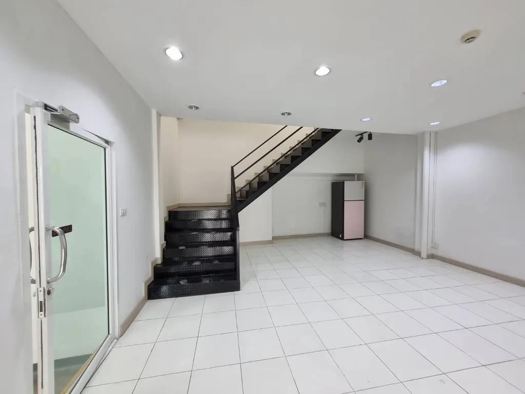 Photo 6 of listing DA-3197221: commercial building (shophouse) (440 sq.m.)