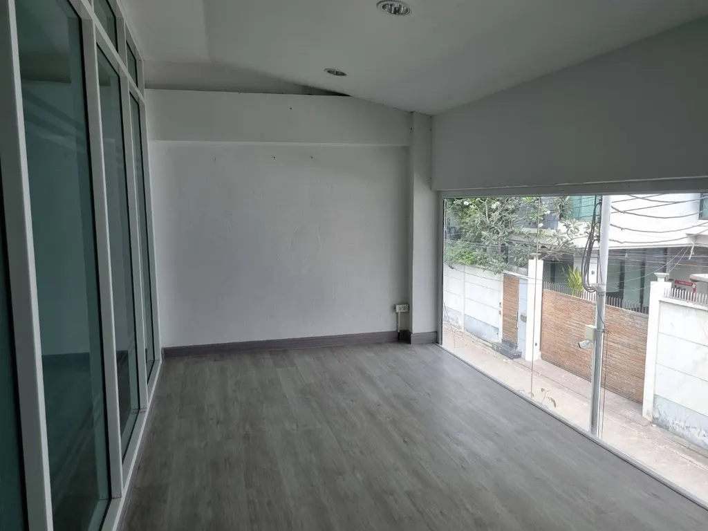 Photo 10 of listing DA-3197221: commercial building (shophouse) (440 sq.m.)