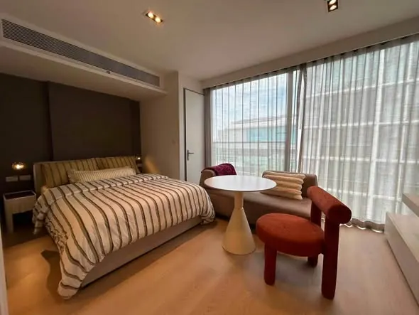Living room of the 1-bedroom condo (28.5 sq.m.) at SCOPE Promsri