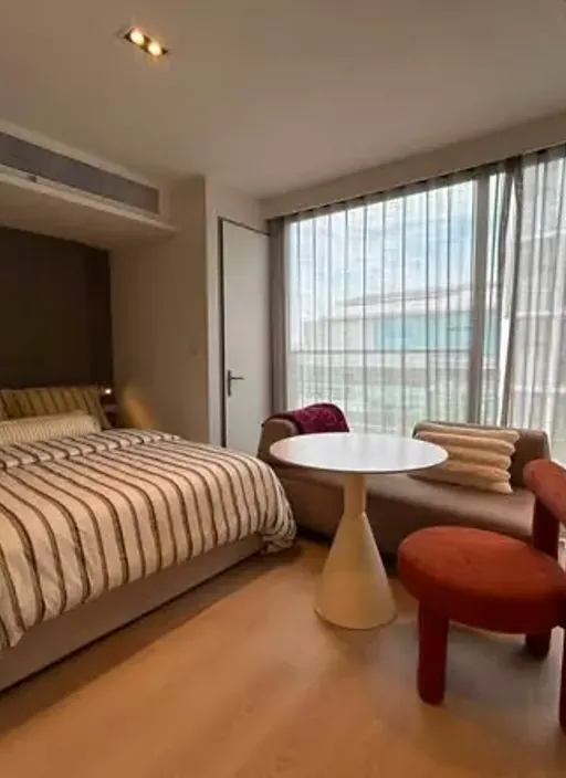Living room of the 1-bedroom condo (28.5 sq.m.) at SCOPE Promsri