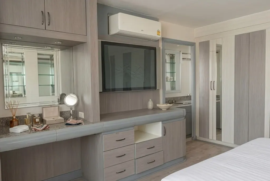 Photo 2 of listing DA-3213423: 3-bedroom condo (270 sq.m.) at President Park Condominium