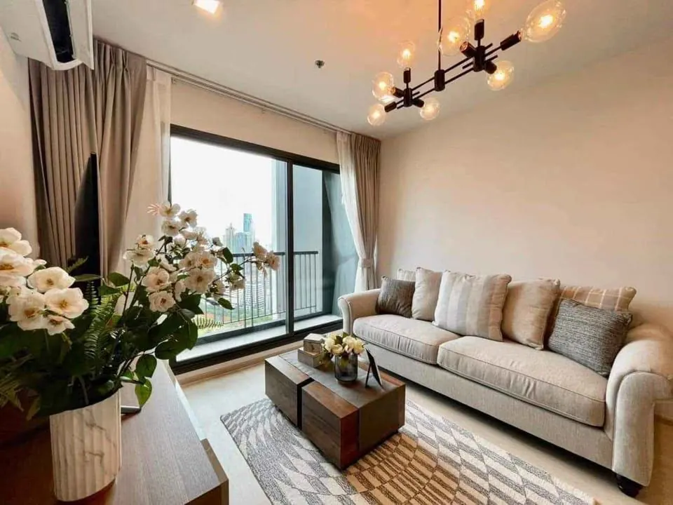 Living room (view 5) of the 1-bedroom condo (46 sq.m.) at Anil Sathorn 12