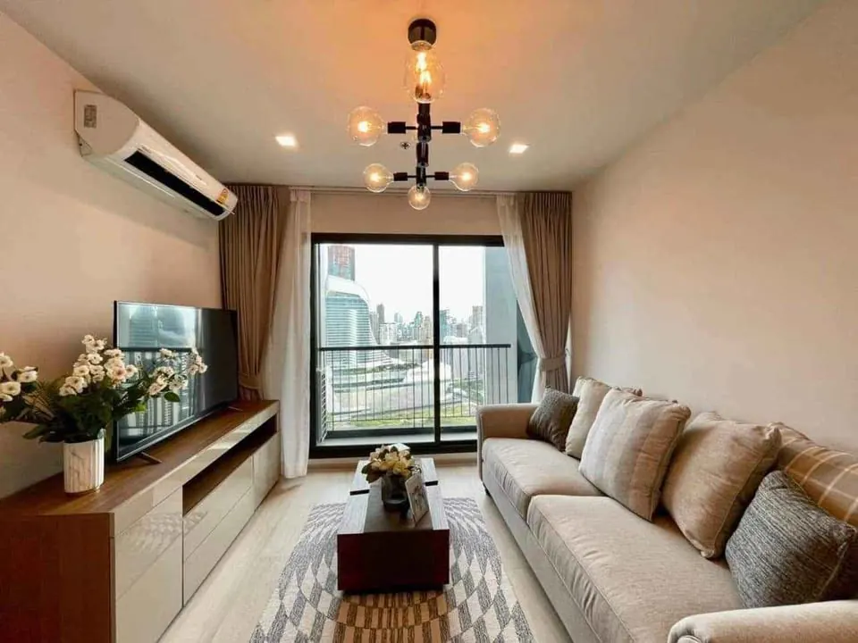 Living room (view 6) of the 1-bedroom condo (46 sq.m.) at Anil Sathorn 12