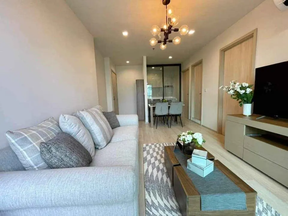 Living room (view 8) of the 1-bedroom condo (46 sq.m.) at Anil Sathorn 12