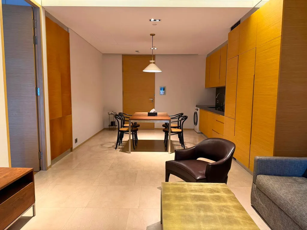 Photo 3 of listing DA-3225238: 1-bedroom condo (68.1 sq.m.) at Saladaeng Residences