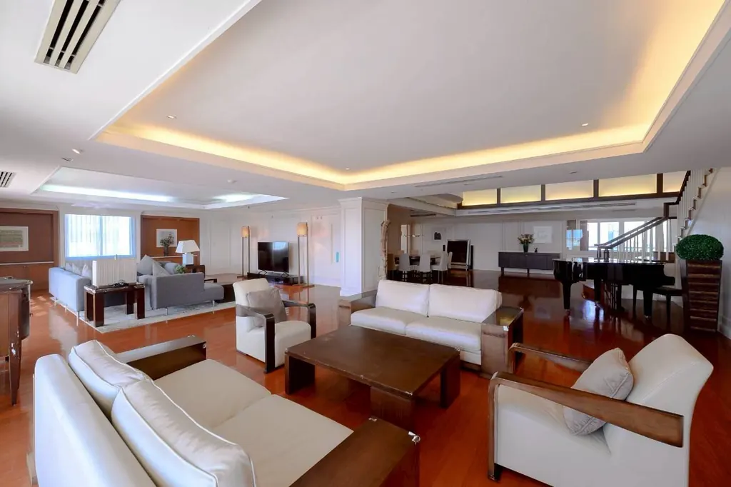 Living room (view 8) of the 4-bedroom condo (698.47 sq.m.) at Las Colinas