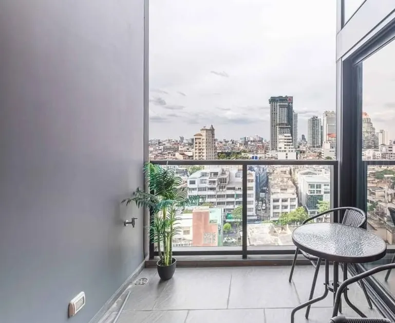 Photo 3 of listing DA-3293327: 2-bedroom condo (70 sq.m.) at The Lofts Silom