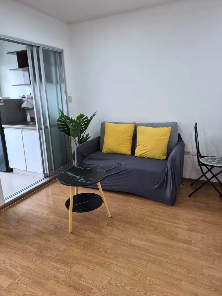 Living room of the 1-bedroom condo (30 sq.m.) at Condo U Delight @ Onnut Station