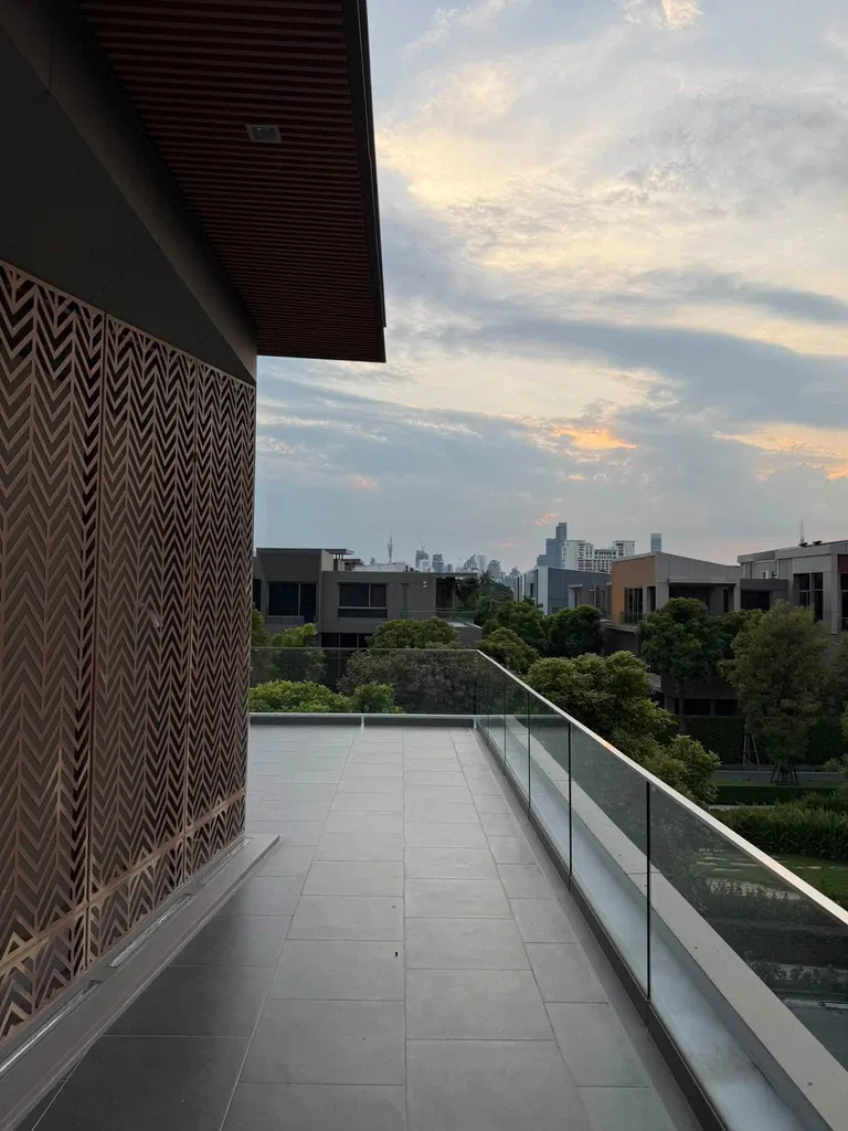 Photo 15 of listing DA-3323173: 5-bedroom house (525 sq.m.) at Artale Phatthanakarn-Thonglor