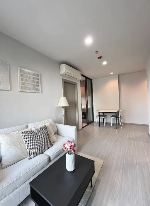 Photo 1 of listing DA-3329541: 2-bedroom condo (47 sq.m.) at Life Asoke - Rama 9