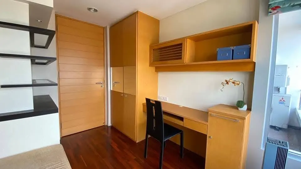 Study corner of the 3-bedroom condo (111 sq.m.) at River Heaven Chareonkrung
